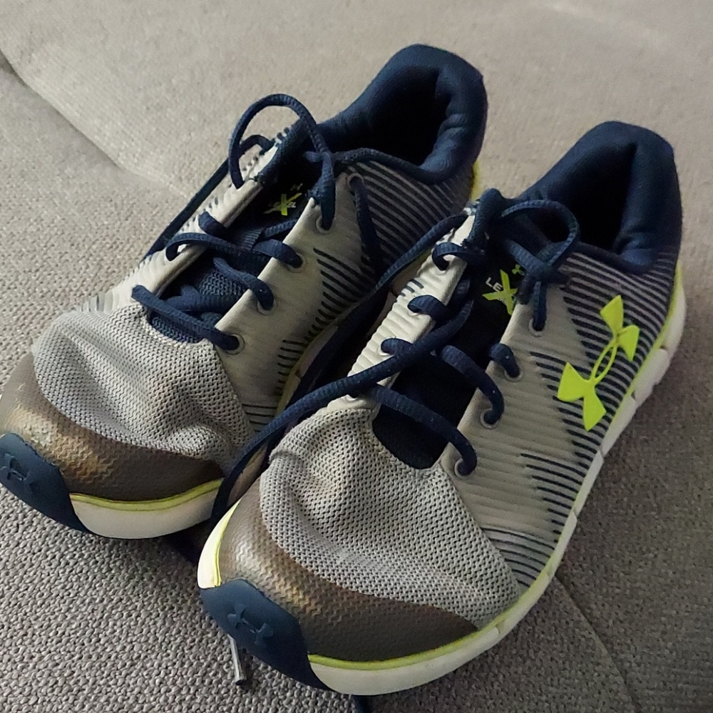 Under Armour Boys Sneakers 6Y
